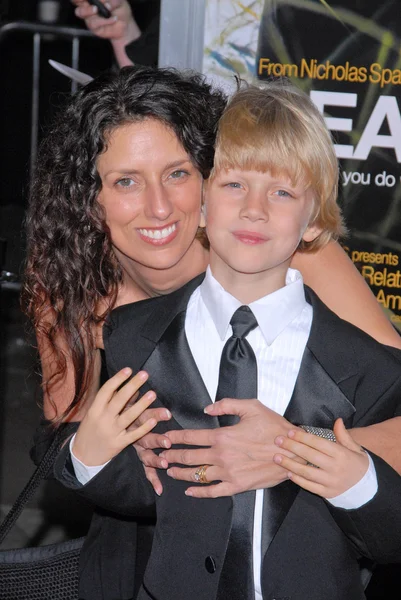 Braeden Reed and mother — Stock Photo, Image