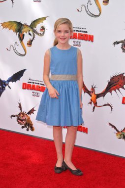 Kiernan shipka tren senin dragon, gibson amphitheater, universal city, ca. 03-21-10 nasıl los angeles galasında