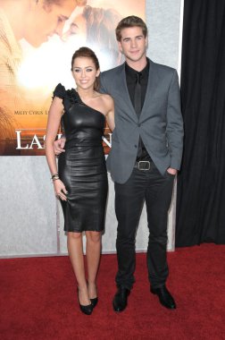 Miley Cyrus ve Liam Hemsworth 