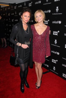 Izabella miko ve jacqueline bisset