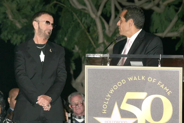 Ringo starr en antonio villaraigosa — Stockfoto