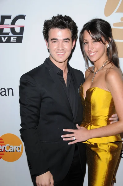 Kevin Jonas and wife Danielle — Stock Photo, Image