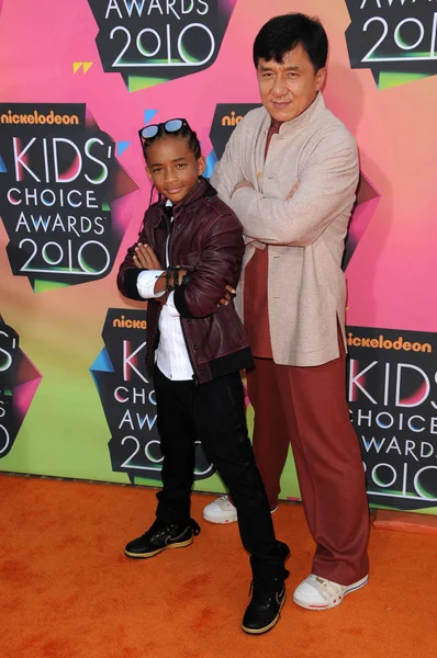 Jaden Smith y Jackie Chan en los premios Nickelodeon 's 23rd Annual Kids' Choice Awards, UCLA 's Pauley Pavilion, Westwood, CA 03-27-10 — Foto de Stock