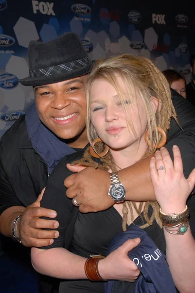 Crystal Bowersox och Michael Lynche på Fox ' s "American Idol" topp 12 finalisterna Party, Industry, West Hollywood, ca. 03-11-10 — Stockfoto