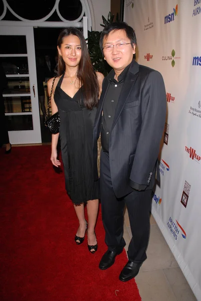 Mariko Abe en Masi Oka op Thewrap van exclusieve Oscar partij Čulina, Four Seasons Hotel, Beverly Hills, Ca. 03-01-10 — Stockfoto