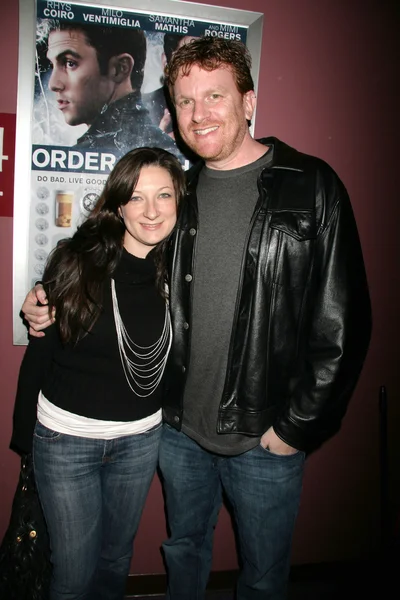 Caitlin murney en gil cates jr. tijdens de "orde van chaos" los angeles premiere gehost door film tijdperk, laemmle de zonsondergang 5, west hollywood, ca. 02-12-10 — Stockfoto