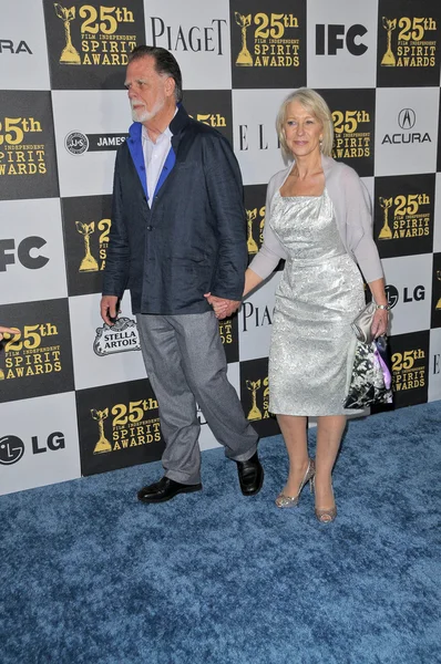 Taylor Hackford y Helen Mirren — Foto de Stock