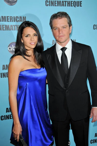 Matt Damon y su esposa Luciana Barroso en la 24ª Ceremonia Anual de Premios Cinematográficos Americanos en honor a Matt Damon, Beverly Hilton hotel, Beverly Hills, CA. 03-27-10 — Foto de Stock