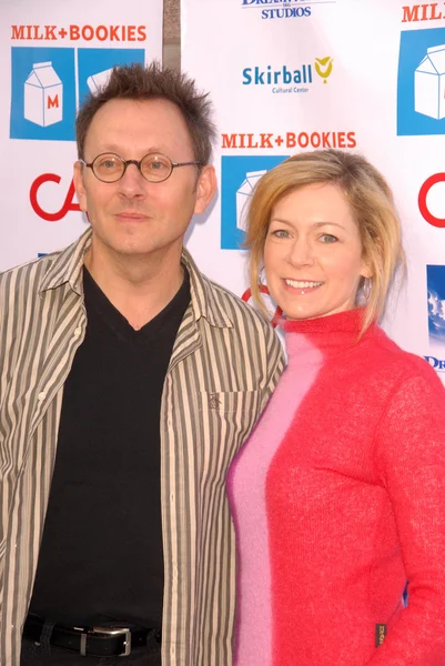 Michael Emerson and Carrie Preston at the First Annual Story Time Celebration hosted by Milk and Bookies, Skirball Cultural Center, Los Angeles, CA. 02-28-10 — Zdjęcie stockowe