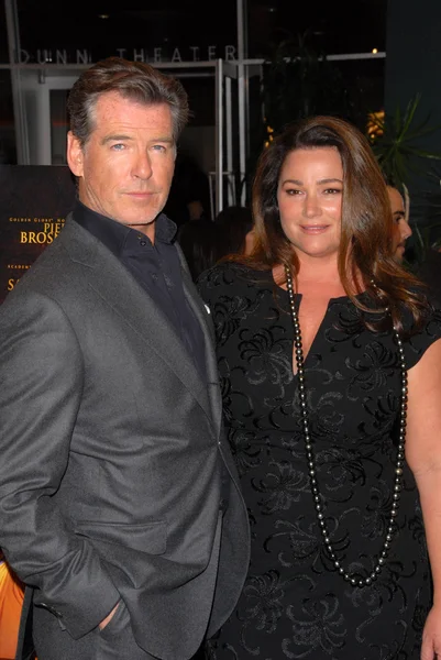 Pierce brosnan en keely shaye smith — Stockfoto