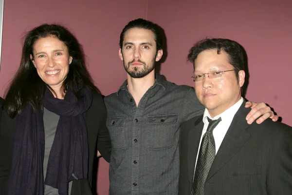 Mimi Rogers, Milo Ventimiglia ve Gregory Hatanaka "Order of Chaos" Los Angeles Prömiyeri Sinema Epoch, Laemmle's Sunset 5, Batı Hollywood, Ca. 02-12-10 ev sahipliği yaptı — Stok fotoğraf