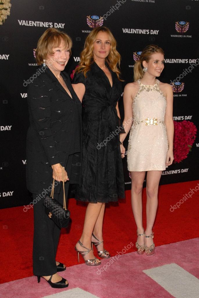 Shirley Maclaine Julia Roberts And Emma Roberts Stock Editorial