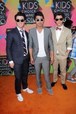 Kevin jonas, joe jonas, nick jonas nickelodeon'ın 23 yıllık kids'choice Ödülleri, ucla'nın pauley pavilion, westwood, ca 03 / 27 / 10 at