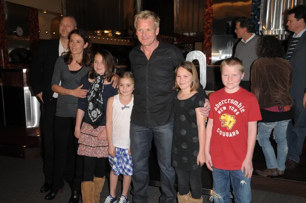 Gordon Ramsay y su familia — Foto de Stock