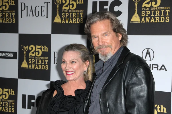 Jeff Bridges and Susan Bridges at the 25th Film Independent Spirit Awards, Nokia Theatre L.A. Live, Los Angeles, CA. 03-06-10 — 图库照片