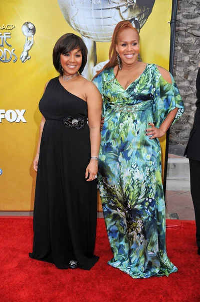 Mary Mary au 41e NAACP Image Awards - Arrivées, Auditorium du Sanctuaire, Los Angeles, CA. 02-26-10 — Photo