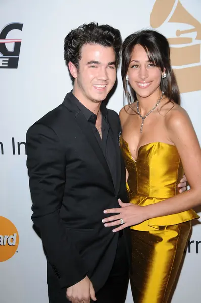 Kevin Jonas and wife Danielle at The Recording Academy and Clive Davis Present The 2010 Pre-Grammy Gala - Salute To Icons, Beverly Hilton Hotel, Beverly Hills, CA. 01-30-10 — Stock Photo, Image