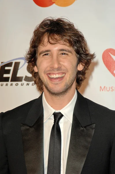 Josh Groban v roce 2010 Musicares Osobnost roku hold Neil Young, Los Angeles Convention Center, Los Angeles, Ca. 01-29-10 — Stock fotografie