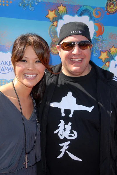 Kevin James et Steffiana James à la Journée d'amusement de la Fondation Make-A-Wish Animé par Kevin & Steffiana James, Santa Monica Pier, Santa Monica, CA. 03-14-10 — Photo