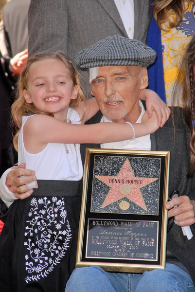 Dennis Hopper and daughter Galen at the Hollywood Walk of Fame induction ceremony for Dennis Hopper, Hollywood Blvd., Hollywood, CA. 03-26-10 — Zdjęcie stockowe