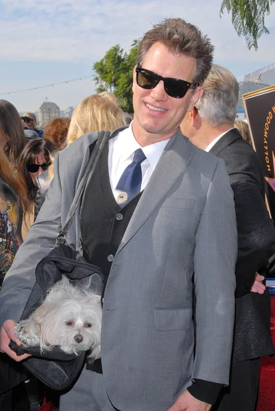 Chris Isaak alla cerimonia di induzione per Roy Orbison nella Hollywood Walk of Fame, Hollywood, CA. 01-29-10 — Foto Stock