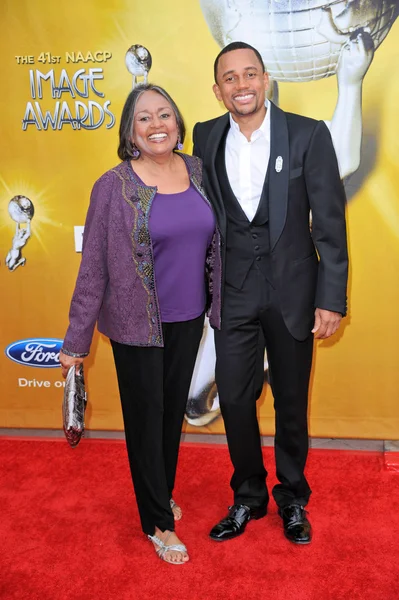 Hill Harper e mamma al 41st NAACP Image Awards - Arrivi, Shrine Auditorium, Los Angeles, CA. 02-26-10 — Foto Stock