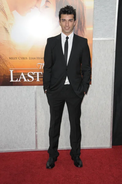 Джастин Бальдони на мировой премьере "Последней песни". Арклит, Голливуд, Калифорния. 03-25-10 — стоковое фото