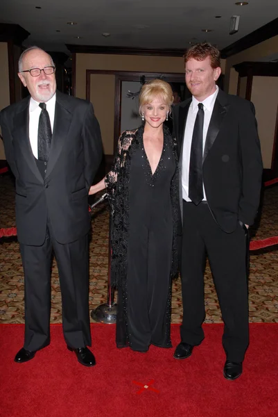 Gil Cates, Dana Daurey and Gil Cates Jr. at the 62nd Annual DGA Awards - Arrivals, Hyatt Regency Century Plaza Hotel, Century City, CA. 01-30-10 — 图库照片