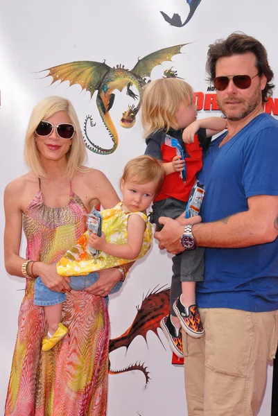 Tori Spelling and Dean McDermott — Stock Photo, Image