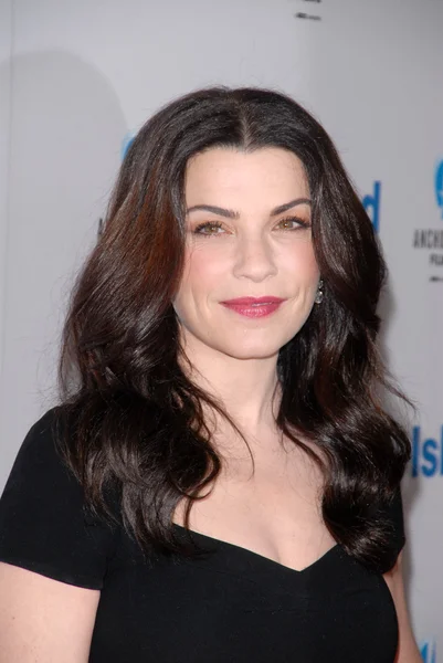 Julianna margulies "πόλη νησί" Λος Άντζελες πρεμιέρα, ορόσημο θέατρα, Λος Άντζελες, ca. 15-03-10 — Φωτογραφία Αρχείου