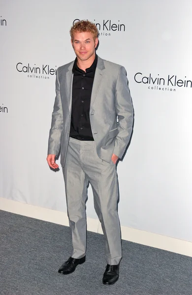 Kellan lutz op de calvin klein collectie partij om te vieren la kunsten maand, calvin klein winkel, los angeles, ca. 01-28-10 — Stockfoto