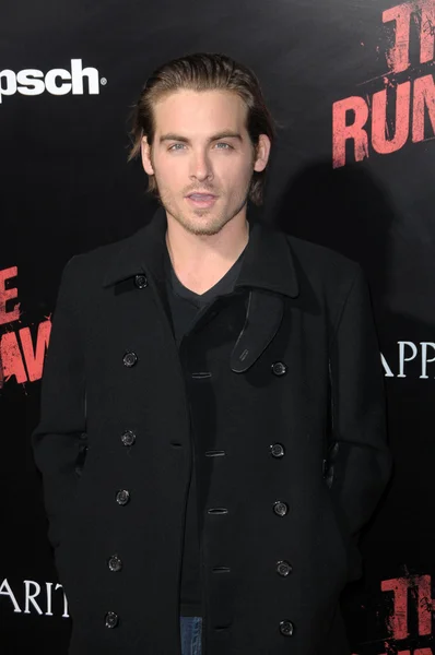 Kevin zegers "runaways" los angeles premiären, cinerama dome, hollywood, ca. 03-11-10 — Stockfoto