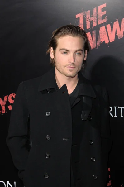 Kevin zegers op "the runaways" los angeles premiere, cinerama koepel, hollywood, ca. 03-11-10 — Stockfoto