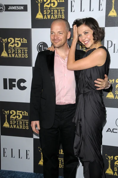 Peter Sarsgaard and Maggie Gyllenhaal at the 25th Film Independent Spirit Awards, Nokia Theatre L.A. Live, Los Angeles, CA. 03-06-10 — стокове фото