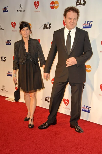 John C. Reilly and wife Alison Dickey at the 2010 MusiCares Person Of The Year Tribute To Neil Young, Los Angeles Convention Center, Los Angeles, CA. 01-29-10 — Stock Photo, Image