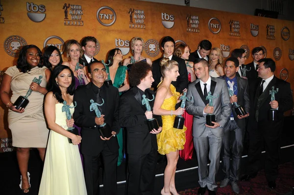 Cast van "Glee" op de 16e jaarlijkse Screen Actors Guild Awards perszaal, schrijn auditorium, Los Angeles, ca. 01-23-10 — Stockfoto