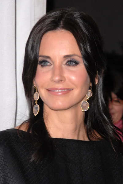 Courteney Cox v Paleyfest 2010, uctívání "Cougar Town" jako součást dvacátého sedmého ročního Paleyfest, Saban Theatre, Los Angeles, CA. 03-05-10 — Stock fotografie