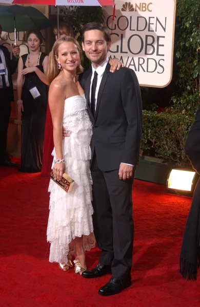 Tobey Maguire e Jennifer Meyer-Maguire — Foto Stock