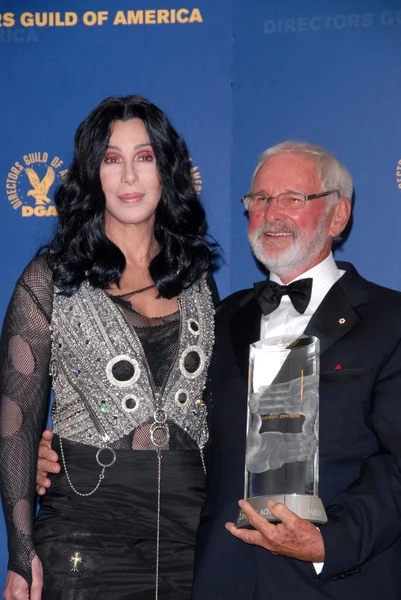 Cher e Norman Jewison no 62nd Annual DGA Awards - Sala de Imprensa, Hyatt Regency Century Plaza Hotel, Century City, CA. 01-30-10 — Fotografia de Stock