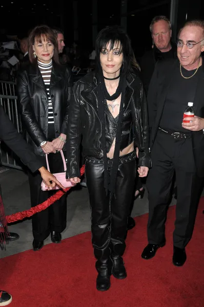Joan Jett på "The Runaways" Los Angeles Premiere, Cinerama Dome, Hollywood, CA. Tilsætningsstoffets sammensætning: - Stock-foto