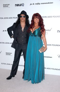 eğik çizgi ve eşi perla