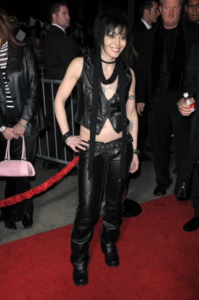 Joan jett en "the runaways" estreno de los Ángeles, cinerama dome, hollywood, ca. 11/03/10 — Zdjęcie stockowe