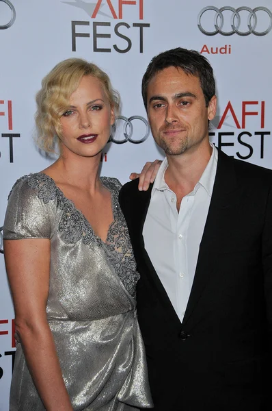 Charlize Theron y Stuart Townsend —  Fotos de Stock