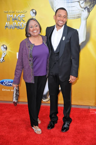 Hill Harper y mamá en los 41st NAACP Image Awards - Arrivals, Shrine Auditorium, Los Angeles, CA. 02-26-10 — Foto de Stock
