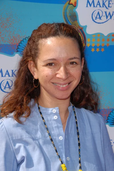 Maya Rudolph at the Make-A-Wish Foundation's Day of Fun Hosted by Kevin & Steffiana James, Santa Monica Pier, Santa Monica, CA. 03-14-10 — Stock Photo, Image