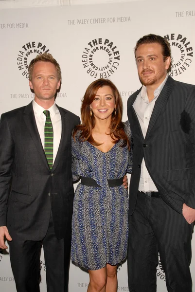 Neil Patrick Harris, Alyson Hannigan and Jason Segel at the Paley Center's 'How I Met Your Mother' 100th Episode Celebration, Paley Center for Media, Beverly Hills, CA. 01-07-10 — Stock fotografie