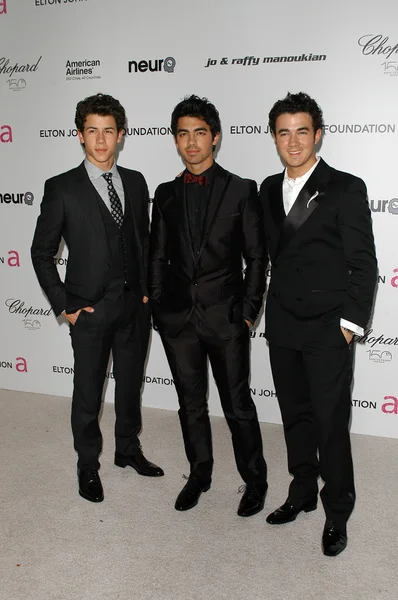 Nick Jonas, Joe Jonas and Kevin Jonas at the 18th Annual Elton John AIDS Foundation Oscar Viewing Party, Pacific Design Center, West Hollywood, CA. 03-07-10 — Stock Photo, Image