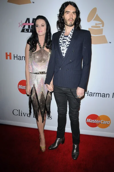 Katy perry en russell merk aan de opname Academie en clive davis presenteren de 2010 pre-grammy gala - eerbetoon aan pictogrammen, beverly hilton hotel, beverly hills, ca. 01-30-10 — Stockfoto