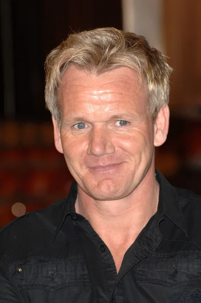 Gordon Ramsay en la celebración del episodio 100 de Hell 's Kitchen, Hell' s Kitchen Set, Culver City, CA. 02-19-10 — Foto de Stock