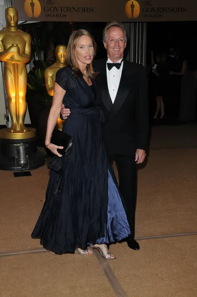 Peter Fonda e Parky DeVogelaere no 2009 Governors Awards apresentado pela Academy of Motion Picture Arts and Sciences, Grand Ballroom at Hollywood and Highland Center, Hollywood, CA. 11-14-09 — Fotografia de Stock